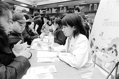 蘭州大學(xué)第一醫(yī)院舉行“新年！新高度！”兒童保健義診活動(dòng)