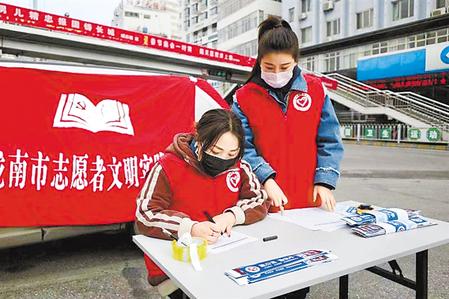這個春天，那一抹鮮亮的“志愿紅”　——隴原志愿者戰(zhàn)“疫”記
