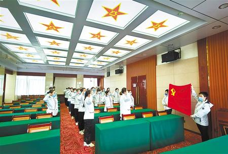 一次難得的黨課——甘肅第二、第三批援鄂醫(yī)療隊(duì)預(yù)備黨員宣誓儀式側(cè)記