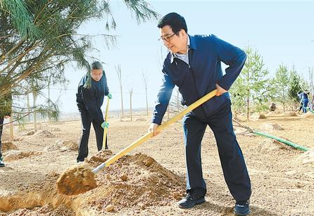 林鐸參加省城蘭州義務(wù)植樹活動時強調(diào) 牢固樹立綠水青山就是金山銀山的理念 為全面建成小康社會創(chuàng)造良好生態(tài)環(huán)境 歐陽堅孫偉等參加