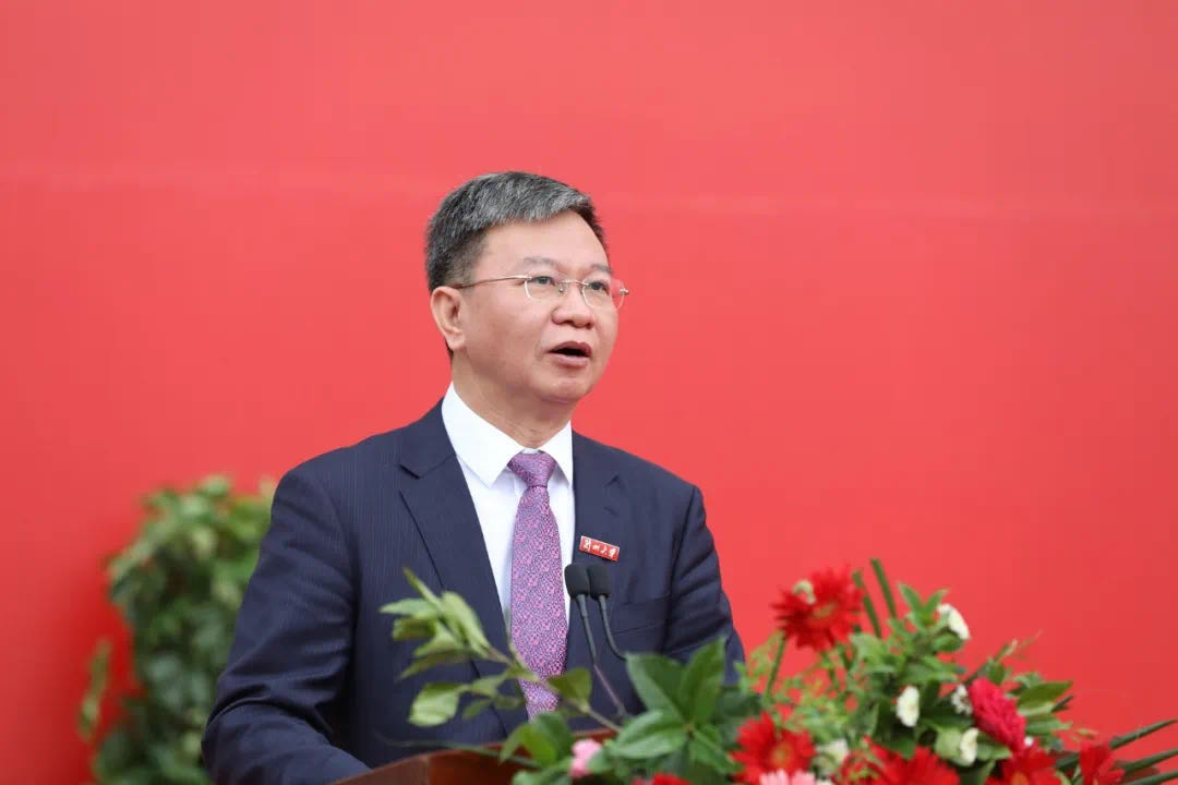 蘭州大學(xué)校長嚴(yán)純?nèi)A寄語2020屆本科畢業(yè)生：做敢擔(dān)當(dāng)、能擔(dān)當(dāng)、有擔(dān)當(dāng)?shù)娜?>
        </a><em>蘭州大學(xué)校長嚴(yán)純?nèi)A寄語2020屆本科畢業(yè)生：做敢擔(dān)當(dāng)、能擔(dān)當(dāng)、有擔(dān)當(dāng)?shù)娜?/em></li>
    <li><a  target=