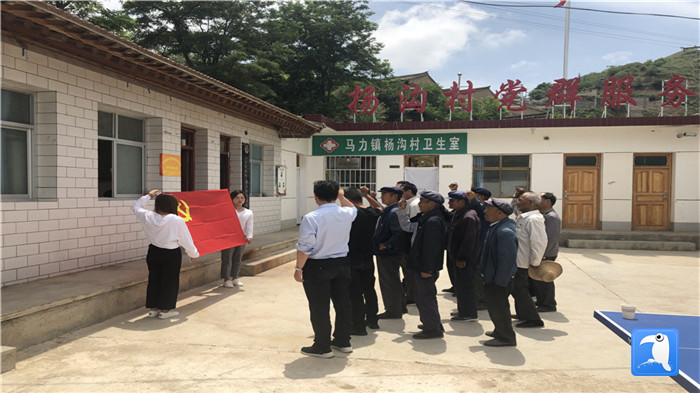 6月29日，天水市武山縣紀(jì)委監(jiān)委組織黨員干部在馬力鎮(zhèn)楊溝村重溫入黨誓詞。_副本.jpg