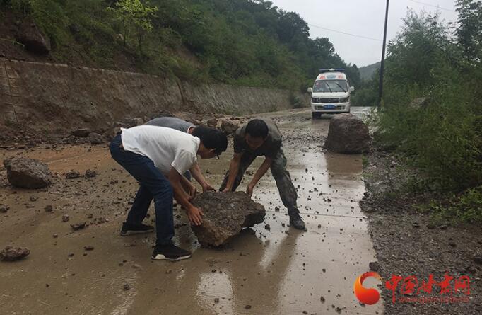康縣長壩鎮(zhèn)：鏟車、120合力“逆行”救援群眾  