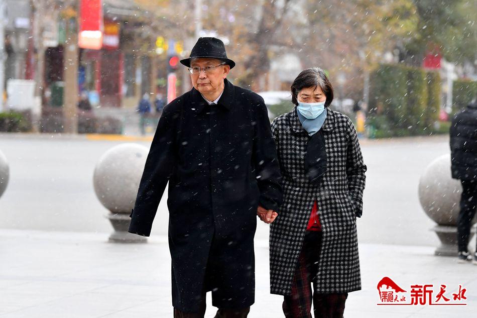 初雪來了！一起在天水街頭，共赴“白頭”！