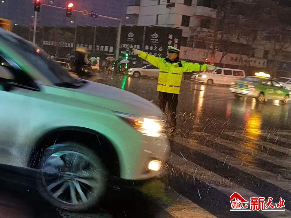 風(fēng)雪襲來，天水最美“警色”在路上！