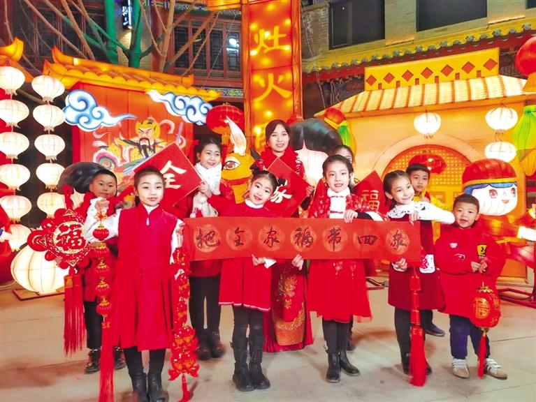 原創(chuàng)音樂電視《全家?！废蛱m州市人民拜年！