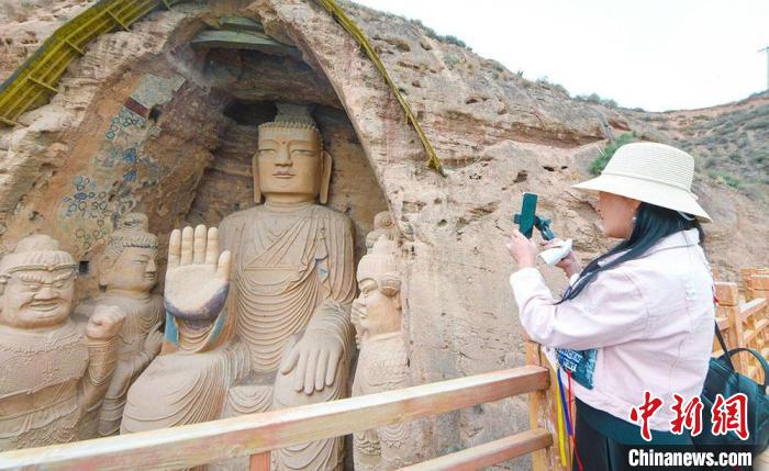 圖為位于甘肅省武威市境內(nèi)的天梯山石窟，其開鑿于東晉十六國時期的北涼。(資料圖) 崔琳 攝