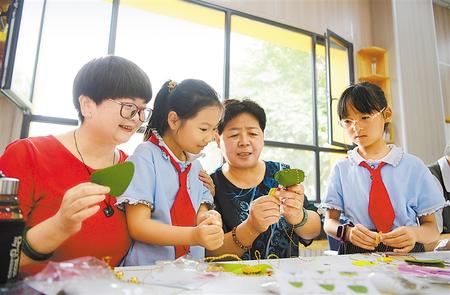 蘭州新區(qū)推進“雙減”政策落地非寄宿制中小學不得在校內設置食品小賣部、超市