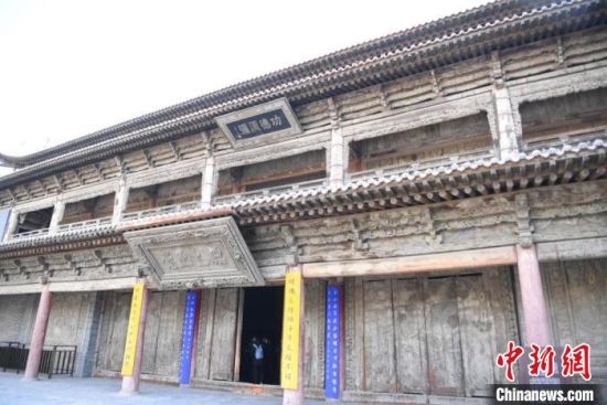 圖為張掖大佛寺建筑外圍?！钇G敏 攝