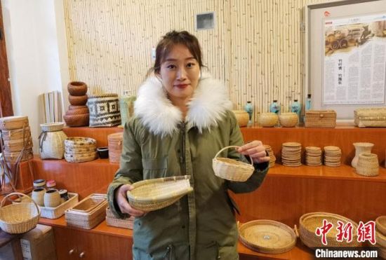40多種精小玲瓏、純手工制作的新型盛食容器、居家工藝品等，每一件都令人愛不釋手?！●T志軍 攝