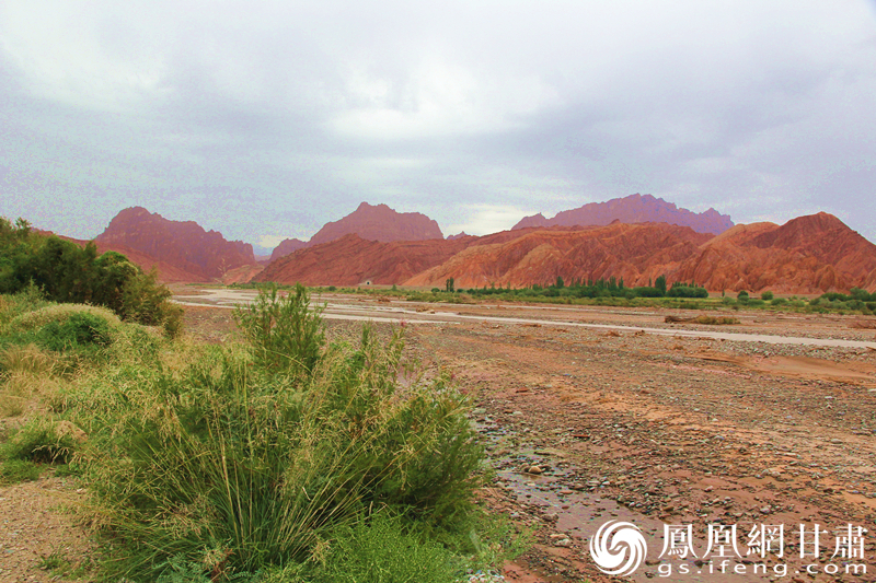 庫(kù)車(chē)銅廠河沿途，曾經(jīng)的絲路古道。楊文遠(yuǎn) 攝