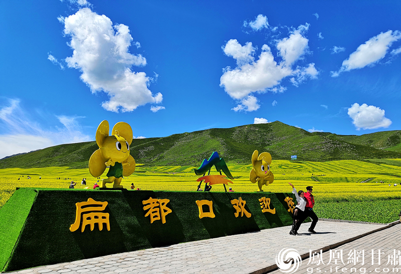 河西走廊張掖扁都口，古絲綢之路要道。王振武 攝
