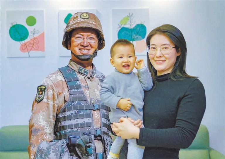 蘭州市退役軍人事務(wù)局舉行清明代祭掃儀式 陳紅軍烈士父親給兒子寫(xiě)來(lái)寄語(yǔ) “你是祖國(guó)的好兒女，也是我們的驕傲”