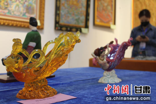 圖為敦煌飛天造型的作品。徐雪 攝