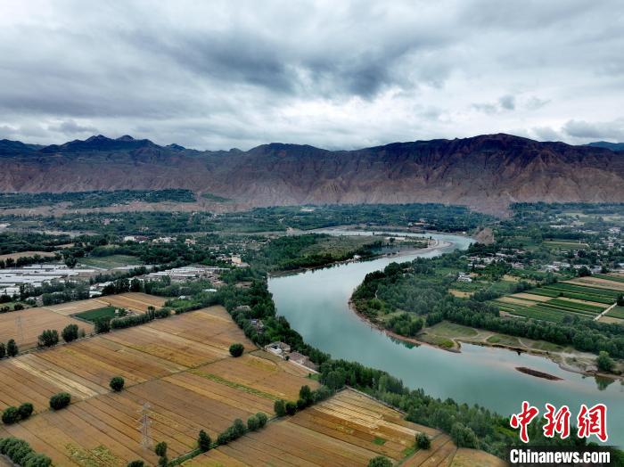 圖為黃河岸畔景色。(資料圖) 李玉峰 攝