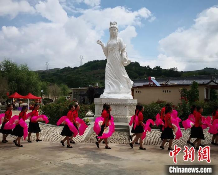 甘肅省西和縣乞巧節(jié)活動(dòng)。殷春永 攝