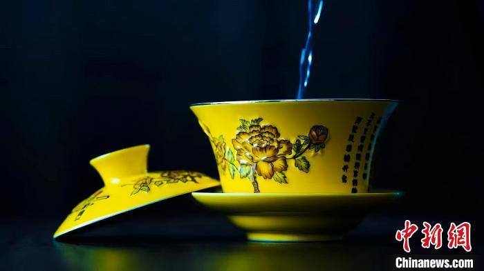 2023年5月，拍攝的臨夏特色茶飲——蓋碗茶。(資料圖)臨夏市融媒體中心供圖
