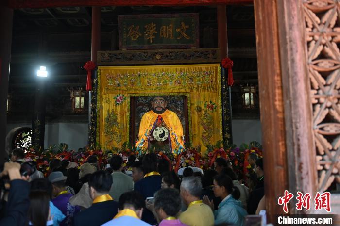 6月21日，2024(甲辰)年公祭中華人文始祖伏羲大典在甘肅天水舉行，來自海峽兩岸及港澳地區(qū)約500人現(xiàn)場(chǎng)共祭中華人文始祖伏羲。中新社記者 李亞龍 攝