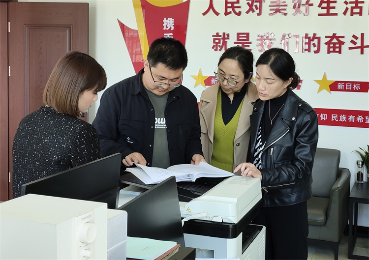1720774341268678.jpg 徽縣紀(jì)檢監(jiān)察系統(tǒng)組成3個(gè)片區(qū)協(xié)作交叉檢查組深入各鄉(xiāng)鎮(zhèn)督查惠民惠農(nóng)政策落實(shí)、村集體“三資”規(guī)范管理等工作.jpg